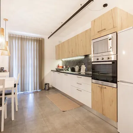 259/4 Prime Location! Lovely 1 Bedroom Flat *