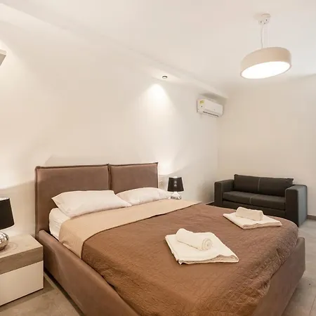 259/4 Prime Location! Lovely 1 Bedroom Flat *